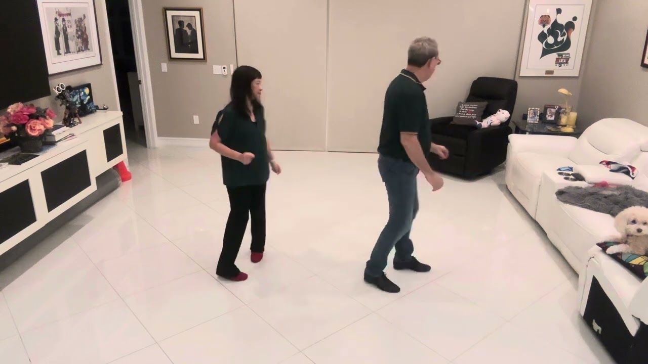 BAILANDO BACHATA Line Dance Demo (Ira Weisburd and Raymond Sarlemijn)