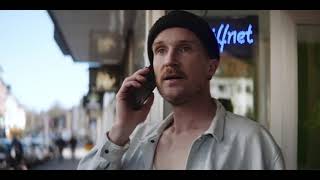 Theater Münster DRAMENLABOR 2021: Trailer zu VERBINDLICH IN LOSEN VERBÄNDEN
von Malte Abraham
zweites Format des DRAMENLABOR DIGITAL
Text und Regie: Malte Abraham
Video: Manuel Schamberger
Komponist: Sebastian Jurchen
Premiere am 26. März 2021
Eine Produktion im Rahmen des DRAMENLABOR 2021
Das DRAMENLABOR 2021 wird ermöglicht durch die Förderung des Ministeriums für Kultur und Wissenschaft des Landes Nordrhein-Westfalen, »Neue Wege«. Theater Münster DRAMENLABOR 2021: Trailer zu VERBINDLICH IN LOSEN VERBÄNDEN
