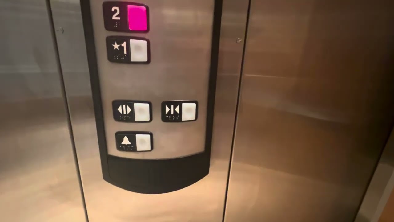 2000 Schindler 321A Hydraulic Elevator @ Crate & Barrel Bellevue Square, In Bellevue Washington USA.