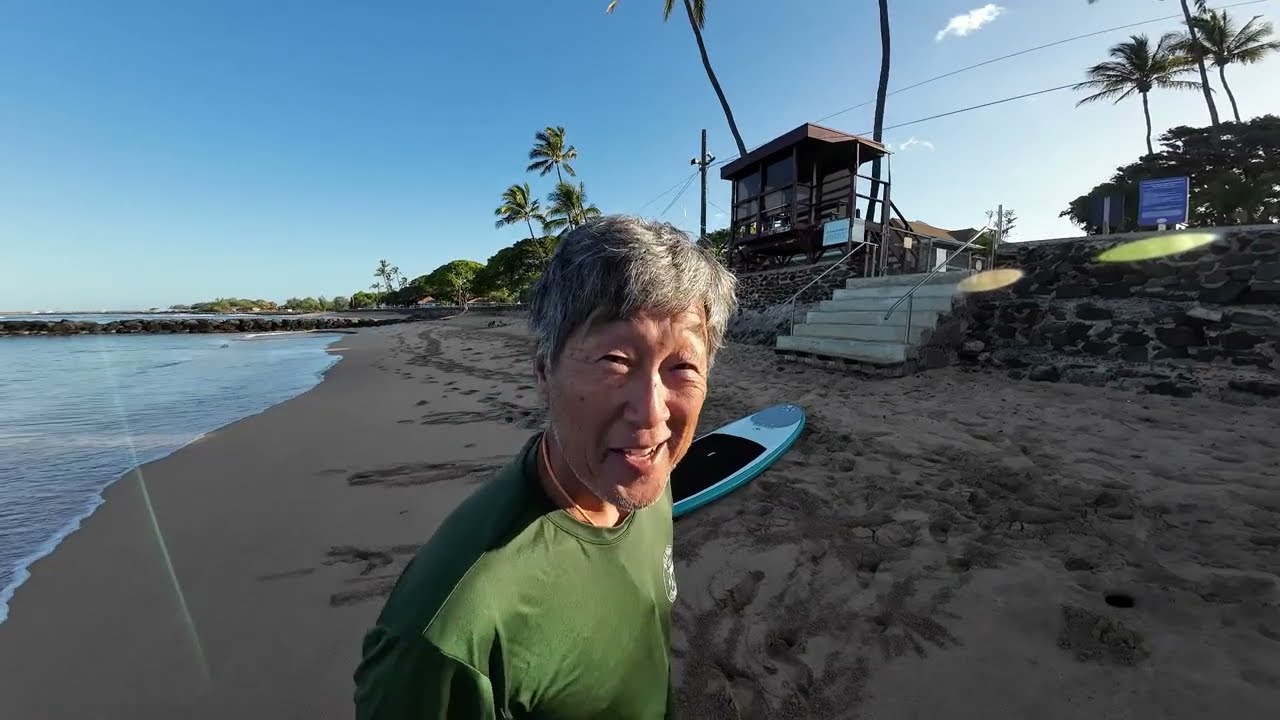HAWAII サーフィンおじいさん HAWAII サーフィンおじいさん 60歳おじさんのサーフィン姿が
