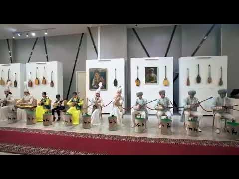 Әдемі аяқтары бар қызылбас порно онлайн Суреттерде қандай секс бар?