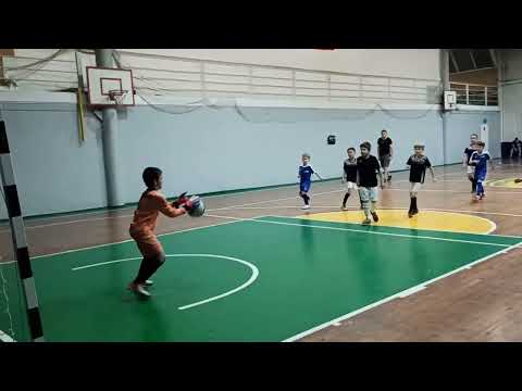 видео: Центр футбола 15 (2) - Лео 15