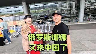 环球旅行认识的俄罗斯娜娜，今天万里来相会，第一天就帮忙清理车#旅游 #旅行vlog #vlog