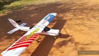Descolagem, rasantes e pouso de aeromodelo Wing Tiger 1,80m