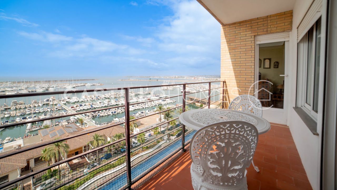 Spacious first line apartment with panoramic views over the sea and port | 370.000 €