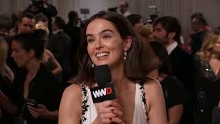Zoey Deutch Wwd Eye On The Red Carpet Den Globes 2026
