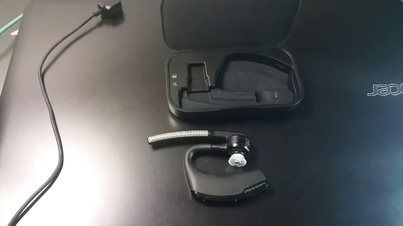 plantronics voyager legend (review) - YouTube