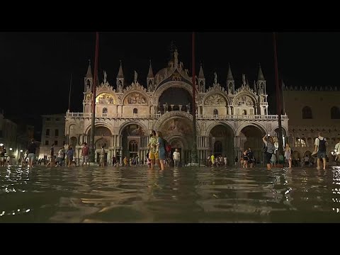 Videó: Mit nézzünk meg a velencei Szent Márk téren, Olaszország