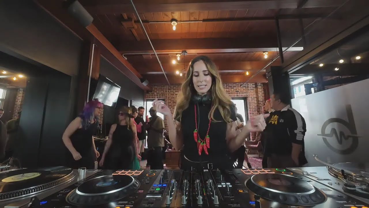 Livi Baby | THEBEAT.ROOM 022 | Groovy Deep House