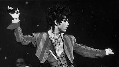 Prince covers "I'll Take You There" 1993 Live