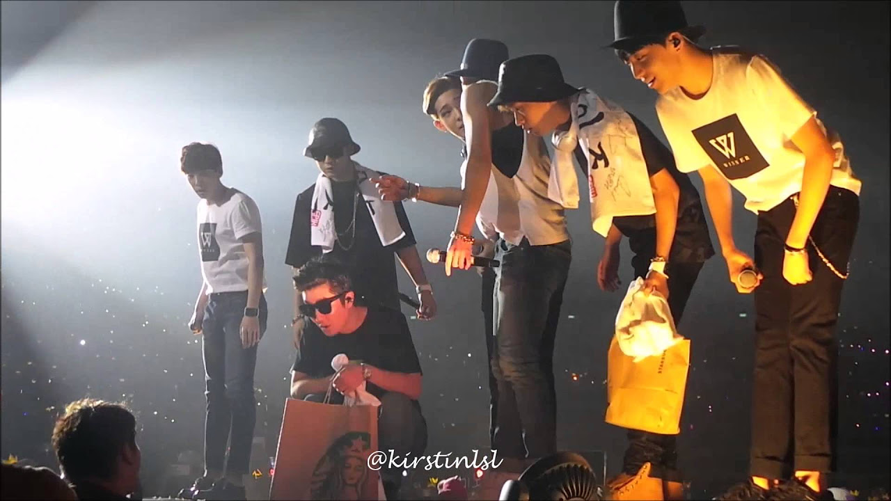 140914 FANCAM WINNER Seunghoon fall from stage  Mino  Taehyun Focus  YG Family 2014 Galaxy Tour
