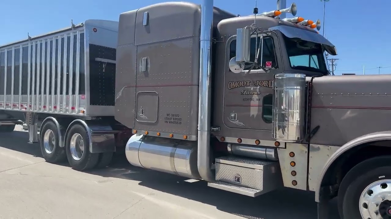 Double Down on Cornhusker 800 Tandem Hopper Grain Trailers