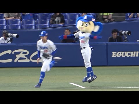岡林が走り抜けていった風圧でくるくる回るドアラ（笑） (2023/09/25)
