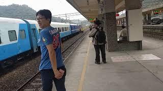 5967A次花蓮發車經由北迴線開往蘇澳的CT273蒸氣火車機關車女王+六節復興號+一節藍色電源車+藍R123單藍色柴電頭,在蘇澳新站整備中