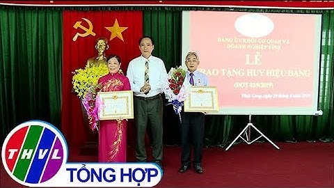 THVL | Đảng ủy Khối Cơ quan và Doanh nghiệp tỉnh Vĩnh Long trao tặng huy hiệu Đảng đợt 2/9