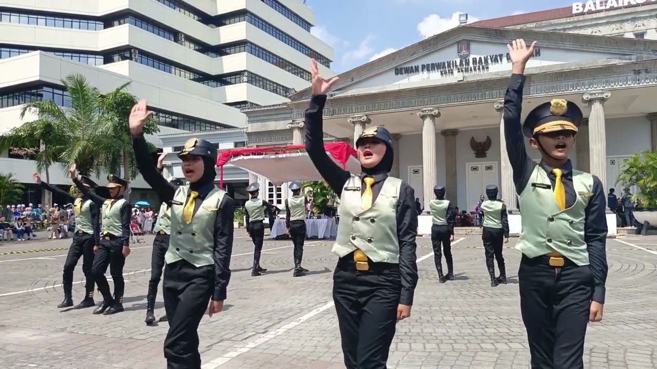 VARIASI FORMASI PASKIBRA SMP N 1 KEDUNGWUNI dalam LKBB TUGU MUDA 2024 di BALAI KOTA SEMARANG 2024