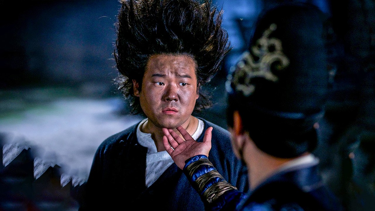 شاب قبيح الكل بيتريق عليه لقي صدفه مخطوطه بترجعه بالزمن لعصور اجدادة فقرر يتصرف ويغير النسل ملخص