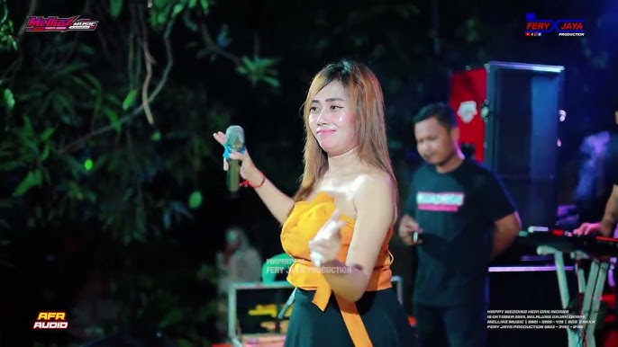 Haqiqiy orgazm suratga olingan Egri jinsiy olatni bilan porno