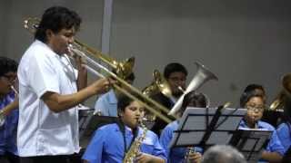 Faustino Diaz y la Banda Filarmónica Maqueos Music