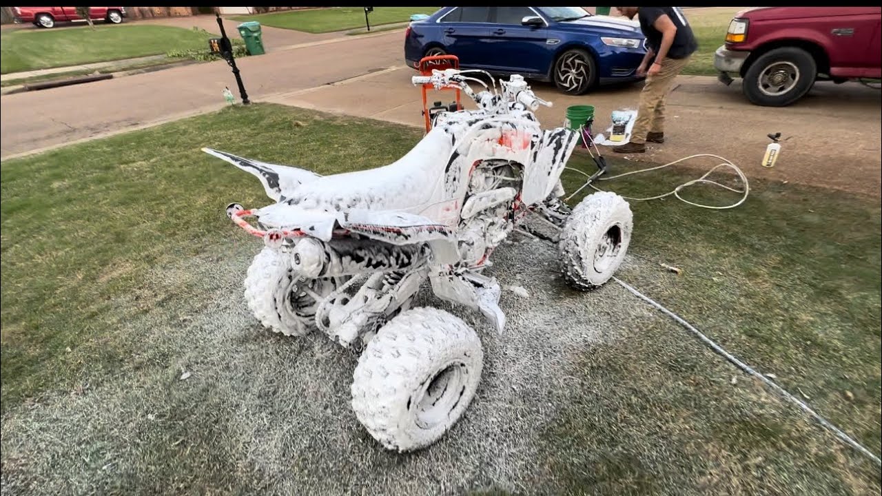 Cleaning my raptor 700r se (first oil change gone wrong 🤦🏾‍♂️) YouTube