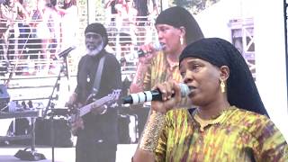 Dezarie 'Things Won't Be The Same' with Ron Benjamin and Band Reggae on the River Aug 6 2017 chords