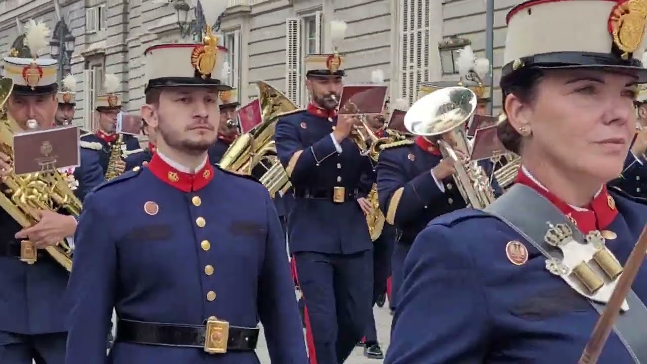 Relevo solemne en el Palacio Real. Guardia saliente. SUSCRÍBETE GRATIS AL CANAL