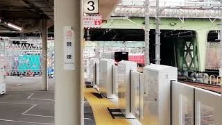少し遠目で優しい警笛を一声鳴らしてくださり、目の前で指さしサービスをしてくれました！。EF210 111新塗装機牽引5782レ金山3番線通過