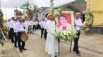 Hành Trình Cha Cố Phê Rô Nguyễn Đức Long Về Nhà Cha Đầy Xúc Động Đoàn Người Tiễn Cha