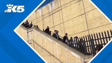 Reporters walk out of Pentagon over refusal of new rules
