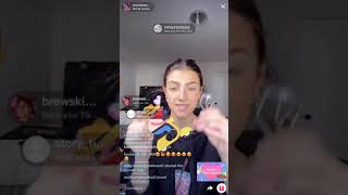 Charli Damelio doing her makeup on Live stream (05.03.2020)