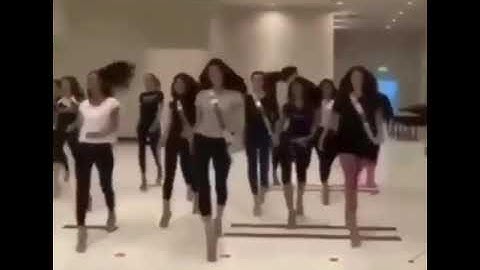 Stan Twitter || Models walking to Nicki Minaj