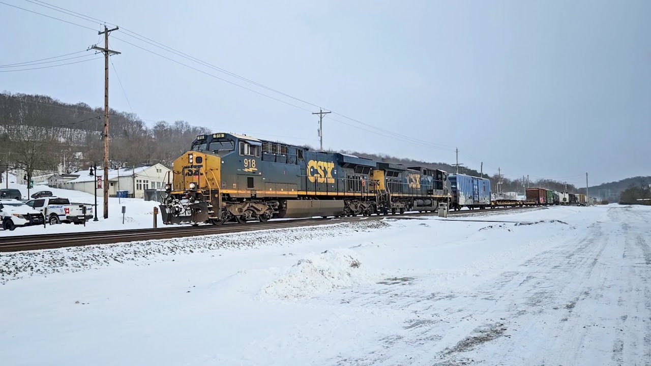 A few fallen flags on CSX train in the snow - YouTube