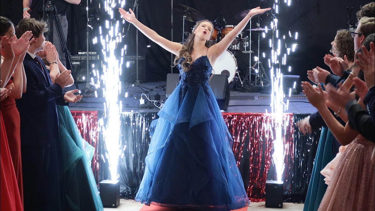 Maturitní ples 6. S Gymnázium Český Krumlov, maturanti 2026 - videoklip