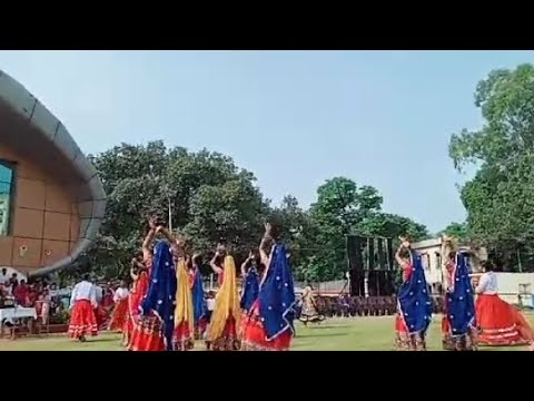 dance performance by kvs 12th class girls😍#15august #delhi # ...