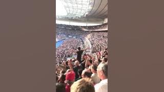 England fans singing 'Don't Look Back In Anger', ahead of kick off tonight. 👏