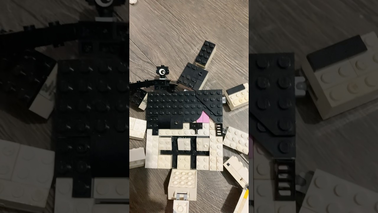 Seek infecting the Queen Grumble but Lego 