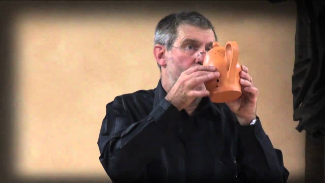 Franz Schüssele auf der Kaffeekanne