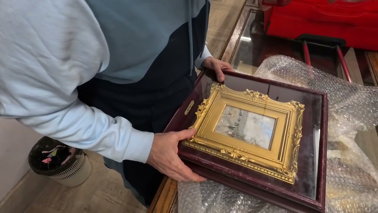 VALUTIAMO ALCUNI QUADRI ANTICHI, UNA BORSA DI COCCODRILLO ED ALCUNI OGGETTI DI ANTIQUARIATO .