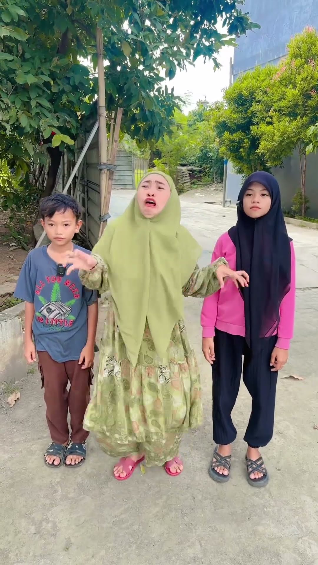 TERNYATA MEREKA BUKAN MANUSIA ??