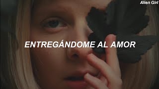 AURORA - Giving In To The Love // Sub. Español (video oficial)
