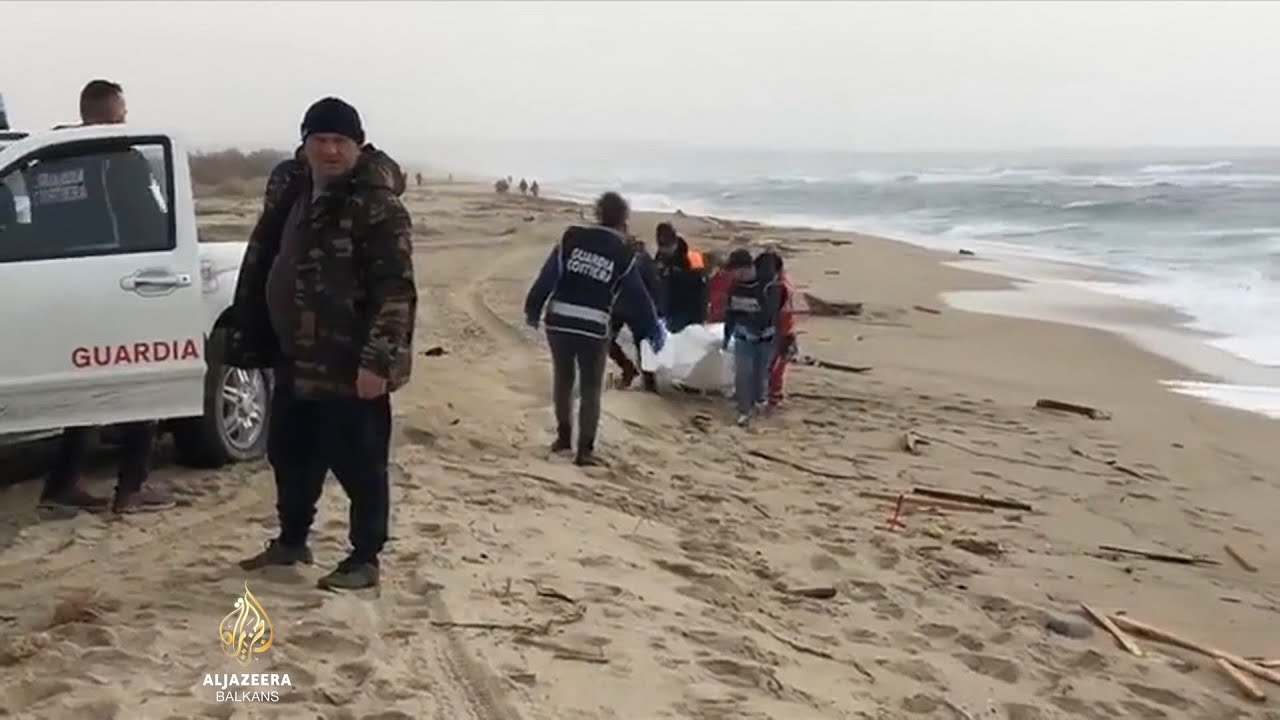 غرق سفينة قبالة سواحل إيطاليا يودي بحياة 58 مهاجراً