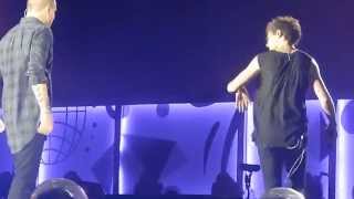 Louis getting hit with silly string: Otra Pittsburgh August 2nd