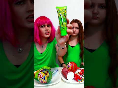 Видео: Green vs Red with my sister #shorts