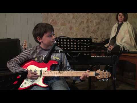 Thumbnail for Luca jeune guitariste - Apache des Shadows