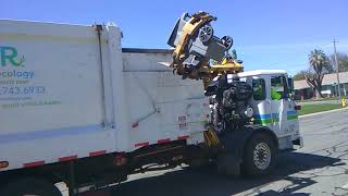 Trash day 4/17/19 garbage autocar acx heil python #13584