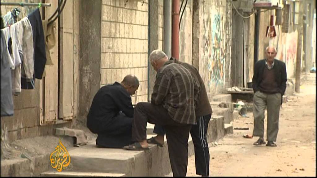 طلاب فلسطينيون يتعلمون التحدث باللغة العبرية