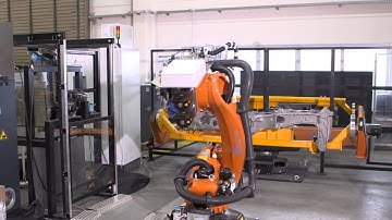 Зняття заусенців з відливок роботом KUKA KR QUANTEC Foundry and Boll Automation