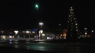 Greenscreen Backgrounds a Christmas tree at a small center /Stock Videos and B-roles 4K screenshot 5