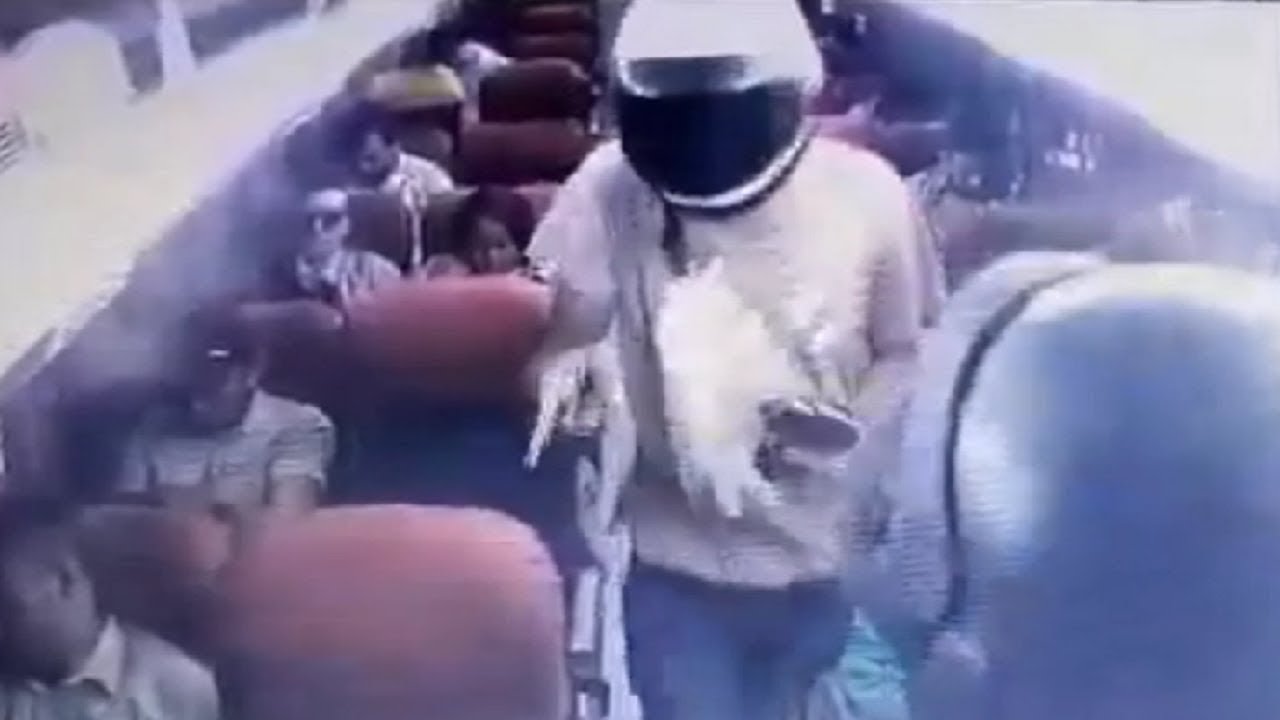 liveleak piquero se rompe la cara LiveLeak - Company Bus Hijacked And Robbed