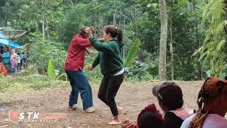 Download Lagu gara gara ada wanita joged jaipongan sang kakek langsung terbawa MP3